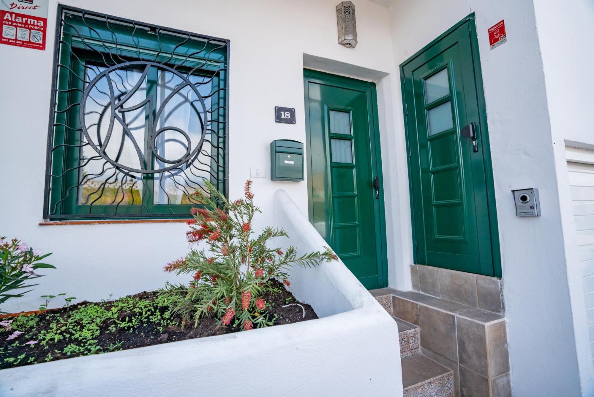 Casa Julio - Alcala Complete Coastal Retreat - Entire Apartment - 3 Min Walk From The Ocean - Shared Entrance With Host Екстер'єр фото